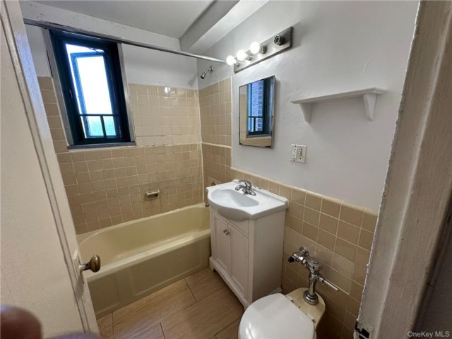 [Parkchester Real Estate, listing number 7327182]