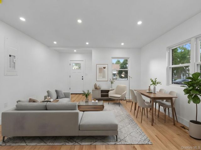  5 BR,  3.00 BTH &nbsp;Cape cod style home in Laurelton