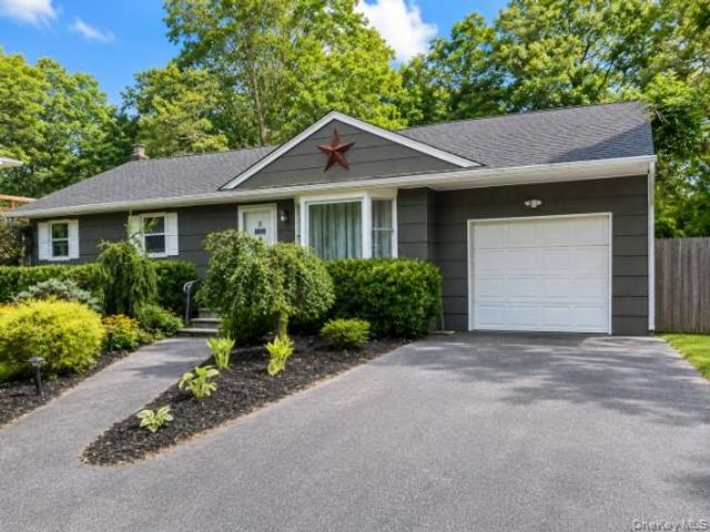  3 BR,  1.00 BTH &nbsp;Ranch style home in Medford