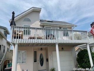  3 BR,  3.00 BTH &nbsp;Contemporary style home in Long Beach