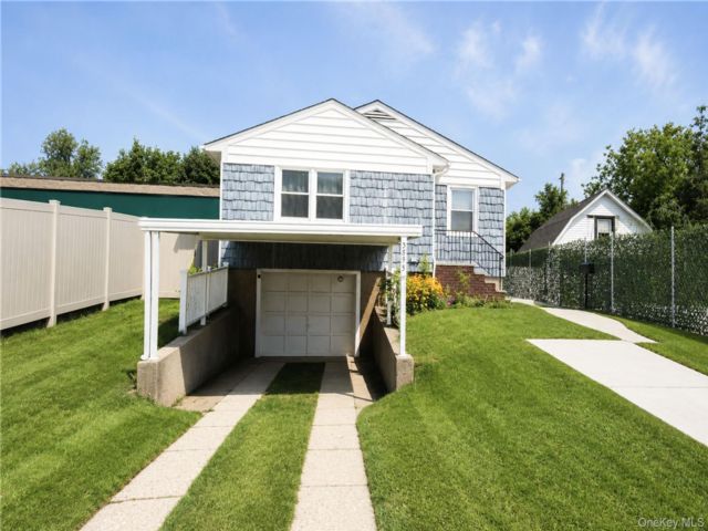  2 BR,  1.00 BTH &nbsp;Other style home in Great Kills