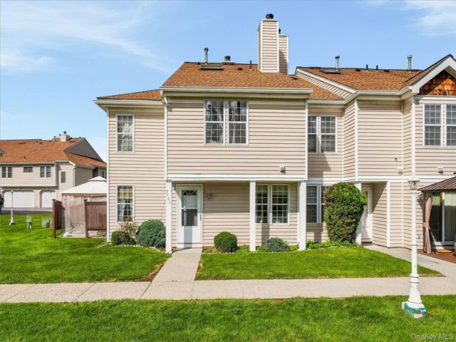  3 BR,  3.00 BTH &nbsp;Condo style home in Chester