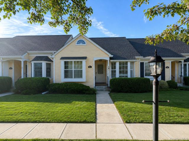  2 BR,  2.00 BTH &nbsp;Condo style home in Southold