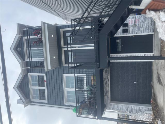  3 BR,  1.00 BTH &nbsp;Modern style home in Far Rockaway