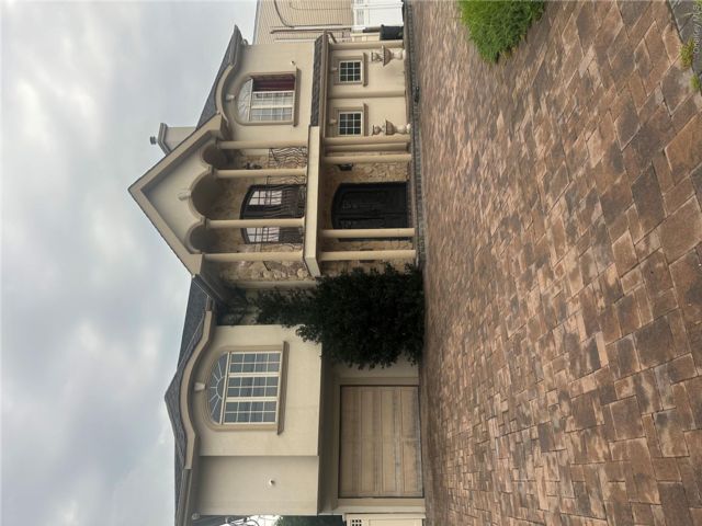  5 BR,  5.00 BTH &nbsp;Colonial style home in Bellmore