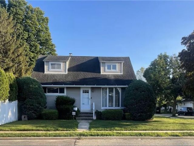 [Hicksville Real Estate, listing number 7327340]