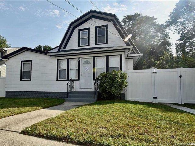  2 BR,  1.00 BTH &nbsp;Cape cod style home in Baldwin