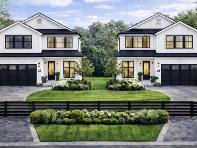  4 BR,  3.00 BTH &nbsp;Colonial style home in Bohemia