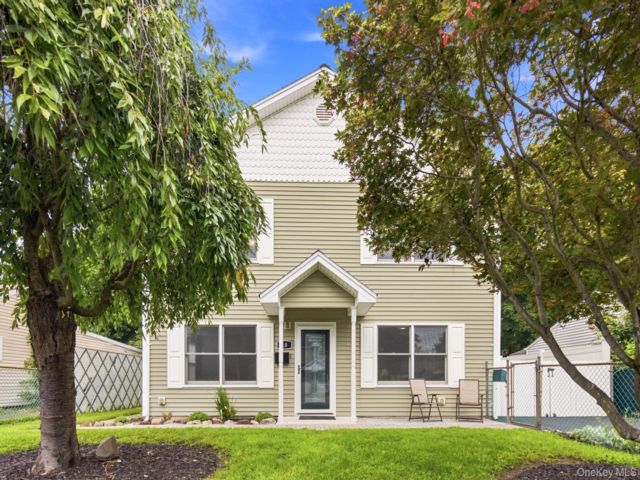  4 BR,  2.00 BTH &nbsp;Colonial style home in West Haverstraw