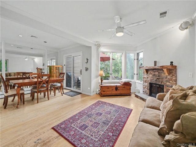  2 BR,  4.00 BTH &nbsp;Condo style home in Ossining