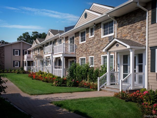  2 BR,  2.00 BTH &nbsp;Other style home in Lake Grove