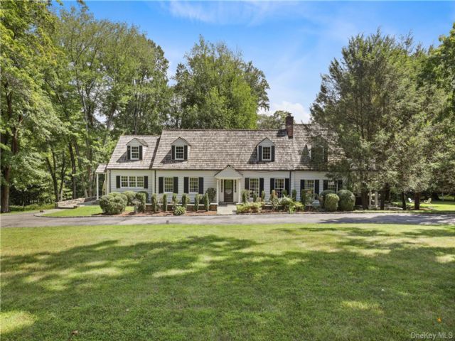  4 BR,  4.00 BTH &nbsp;Cape cod style home in Bedford Hills