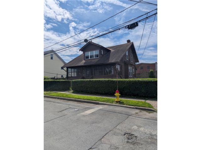  4 BR,  2.00 BTH &nbsp;Includes legal  style home in Newburgh