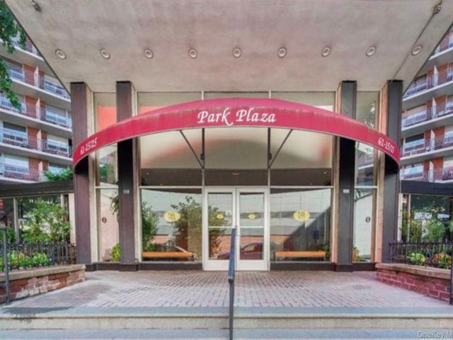  1 BR,  1.00 BTH &nbsp;Mid rise style home in Rego Park