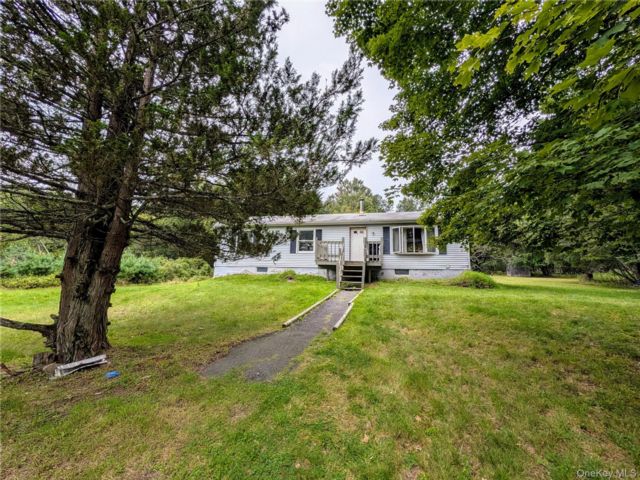  3 BR,  2.00 BTH &nbsp;Ranch style home in Swan Lake