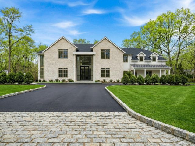  6 BR,  9.00 BTH &nbsp;Colonial style home in Sands Point