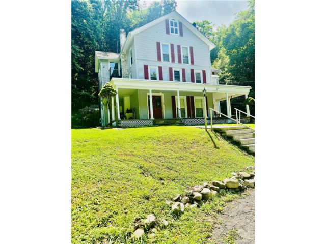  2 BR,  1.00 BTH &nbsp;Colonial style home in Cornwall On Hudson