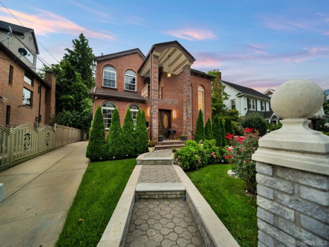  6 BR,  5.00 BTH &nbsp;Colonial style home in Hollis