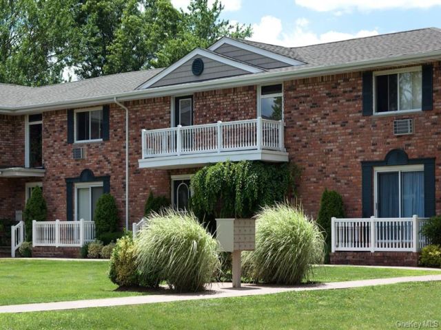  2 BR,  1.00 BTH &nbsp;Other style home in West Babylon