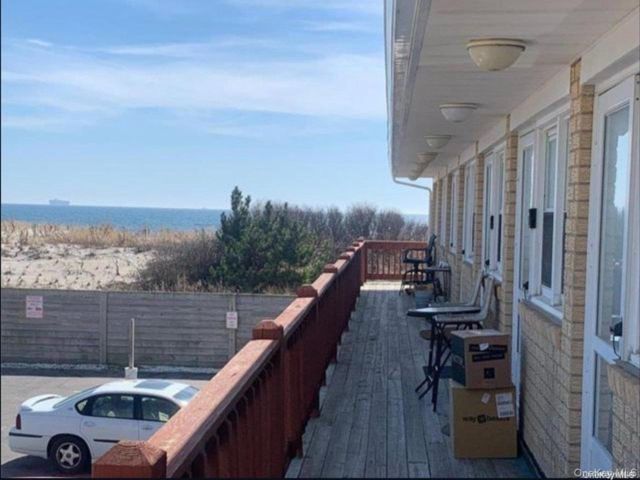  1 BR,  1.00 BTH &nbsp;Includes legal  style home in Long Beach