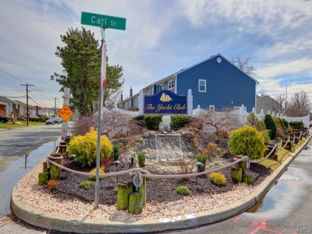  2 BR,  2.00 BTH &nbsp;Condo style home in Island Park