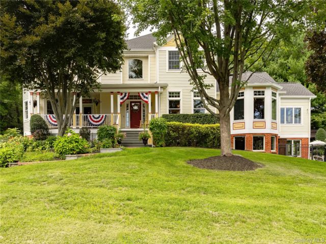  4 BR,  4.00 BTH &nbsp;Colonial style home in Fishkill