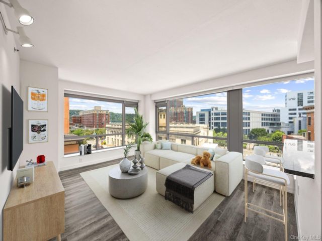  2 BR,  2.00 BTH &nbsp;Contemporary style home in Yonkers