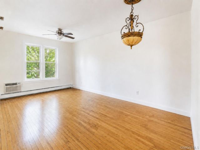 [Forest Hills Real Estate, listing number 7327831]