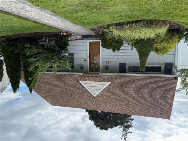  4 BR,  1.00 BTH &nbsp;Cape cod style home in Levittown