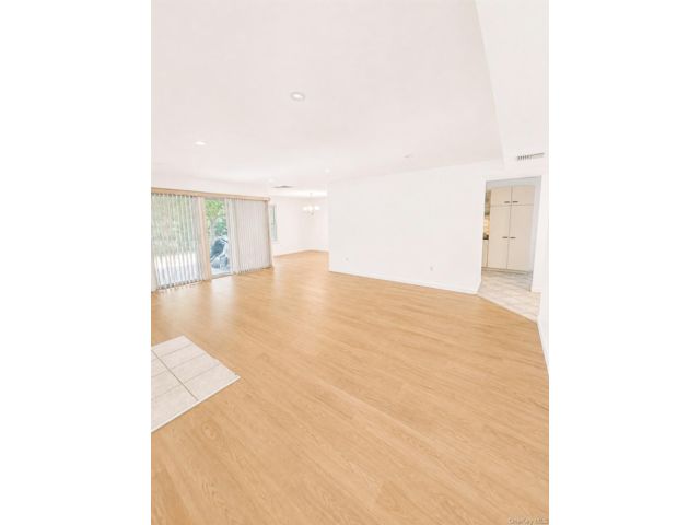 [PHOTO]