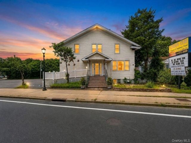 Studio,  0.00 BTH &nbsp;Commercial style home in Medford
