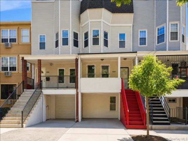  7 BR,  2.00 BTH &nbsp;House style home in Morrisania