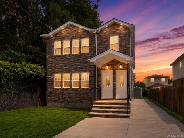  8 BR,  4.00 BTH &nbsp;Colonial style home in Springfield Gardens