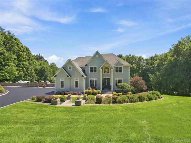  5 BR,  5.00 BTH &nbsp;Colonial style home in Goshen