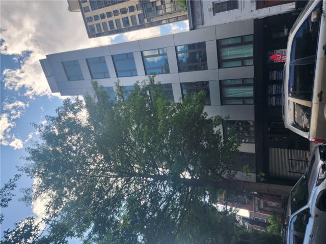  1 BR,  1.00 BTH &nbsp;Mid rise style home in Forest Hills
