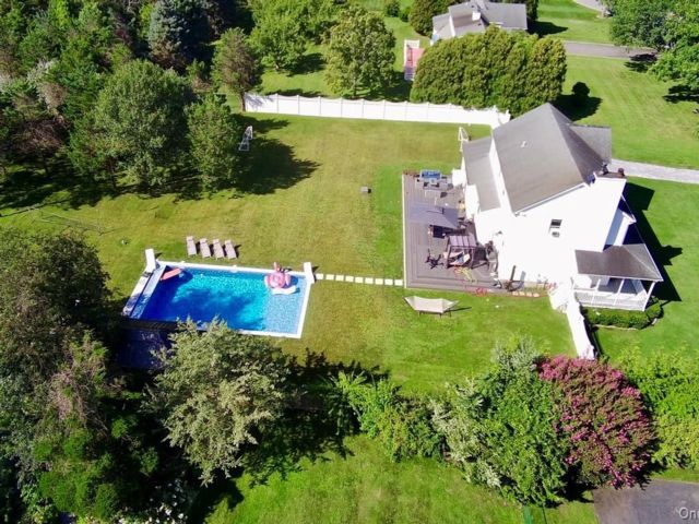  3 BR,  3.00 BTH &nbsp;Colonial style home in Mattituck