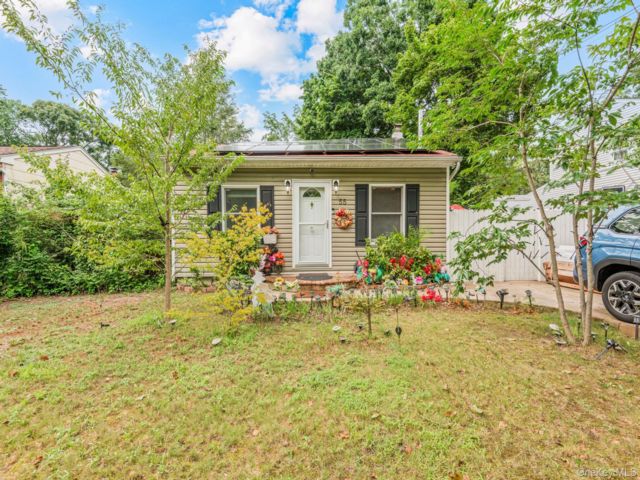  3 BR,  1.00 BTH &nbsp;Ranch style home in Selden