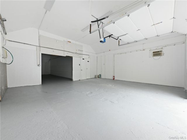 [PHOTO]