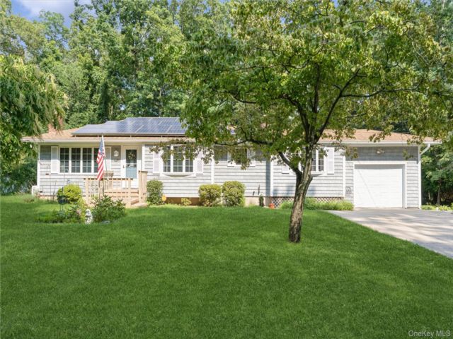 [Middle Island Real Estate, listing number 7327947]