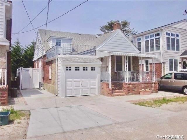  4 BR,  2.00 BTH &nbsp;Cape cod style home in Point Lookout