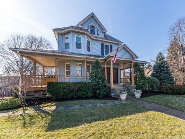  2 BR,  1.00 BTH &nbsp;Colonial style home in Oceanside