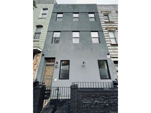  8 BR,  6.00 BTH &nbsp;House style home in Williamsburg