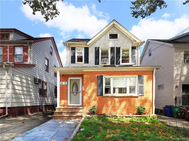  4 BR,  2.00 BTH &nbsp;Colonial style home in Bayside