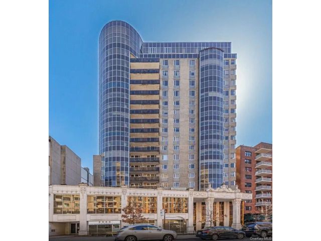  1 BR,  1.00 BTH &nbsp;High rise style home in Flushing