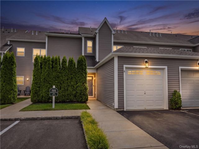  2 BR,  2.00 BTH &nbsp;Other style home in Yaphank