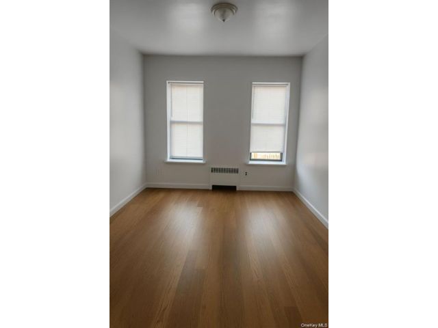  3 BR,  1.00 BTH &nbsp;Full floor apar style home in Brownsville