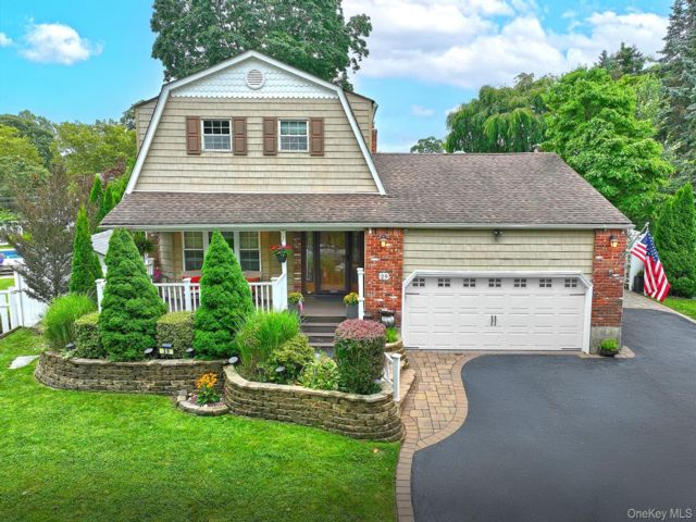  4 BR,  3.00 BTH &nbsp;Colonial style home in Kings Park