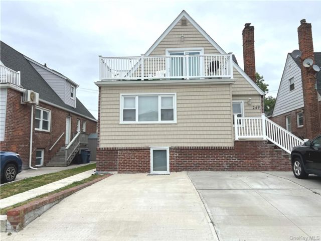  3 BR,  1.00 BTH &nbsp;Other style home in Long Beach