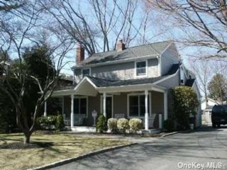  4 BR,  2.00 BTH &nbsp;Colonial style home in Northport
