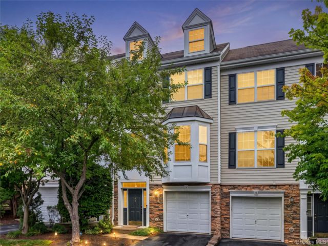  3 BR,  3.00 BTH &nbsp;Condo style home in Monroe